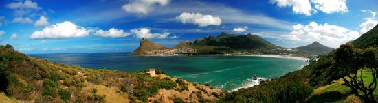 Houte Bay: Das Meer, dahinter der Little Lion's Head und Berge