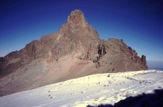 Spitze des des Mount Kenia im Schnee