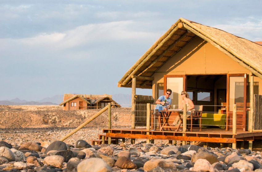 Sundowner in der Wüste in der Kulala Desert Lodge