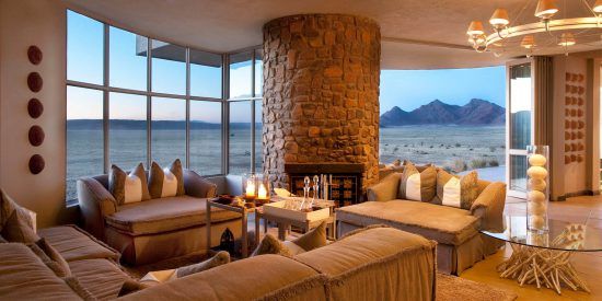 Interiores de luxo de um santuário remoto no deserto - Sossusvlei Desert Lodge