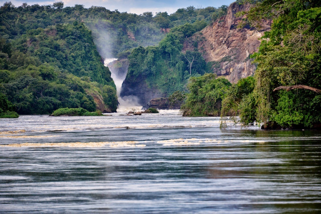 Las cataratas Murchison pueden encontrarse en el paso del Nilo por Uganda