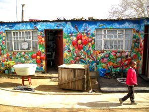 Maison street art fleurie à Soweto