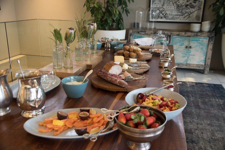 Table du buffet du petit déjeuner à MannaBay.