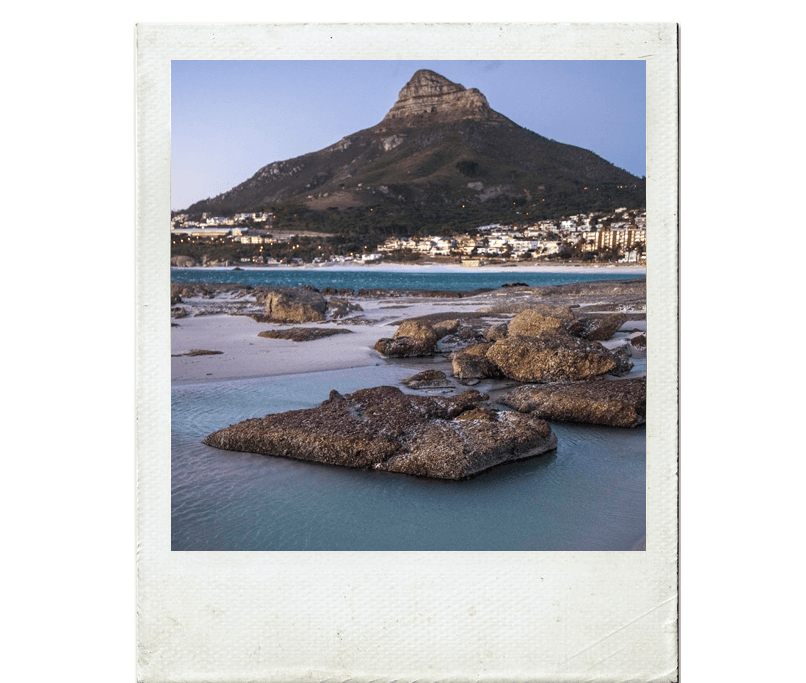 Lion's Head vista a partir da costa da Cidade do Cabo em moldura de polaroid