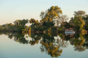 Cruzeiro ao longo do rio Zambeze