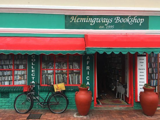 Hemingways Bookshop, no coração do centro de Hermanus, atrai amantes da literatura. Foto: Nathalia Marangoni