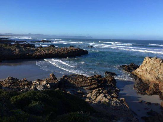 Praia de Kammabaai, Hermanus. Foto: Nathalia Marangoni