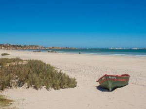 Altes Fischerboot am Strand von Paternoster