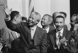  Nelson Mandela and other politicians in front of the Library of Congress