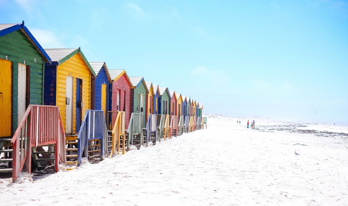 Bunte Häuschen am Strand von Muizenberg