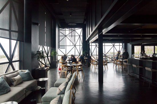 Interiores de Zeitz Mocaa Food, no sexto andar do museu