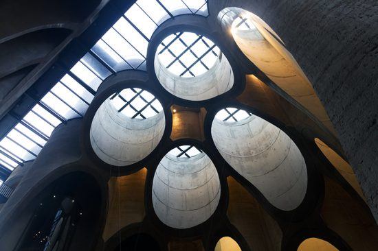 Arquitetura de Zeitz Mocaa, na Cidade do Cabo, é uma "exposição" a parte