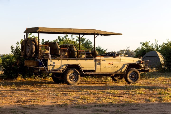 Safari-Fahrzeug im Gonarezhou Nationalpark