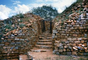 straircase-at-khami-ruins-zimbabwe