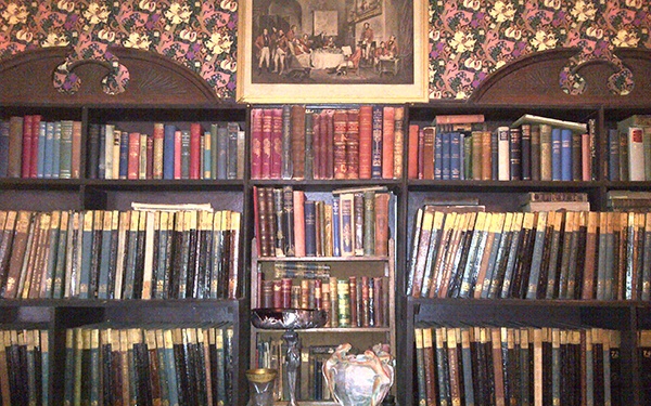 bookshelf-in-lindfield-victorian-house-johannesburg-south-africa