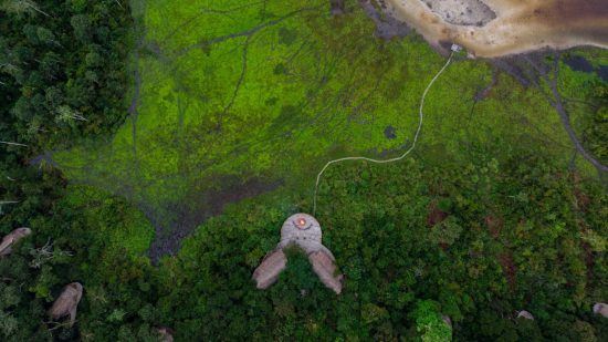 Lodge d'Odzala vu d'en haut, photo prise par un drône au Congo.