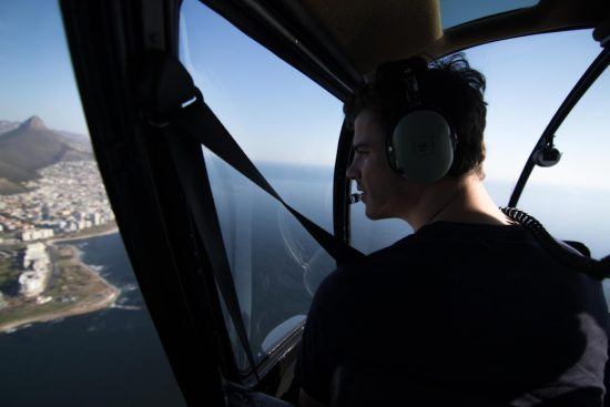 Vol en hélicoptère au dessus de la ville du Cap en Afrique du Sud.