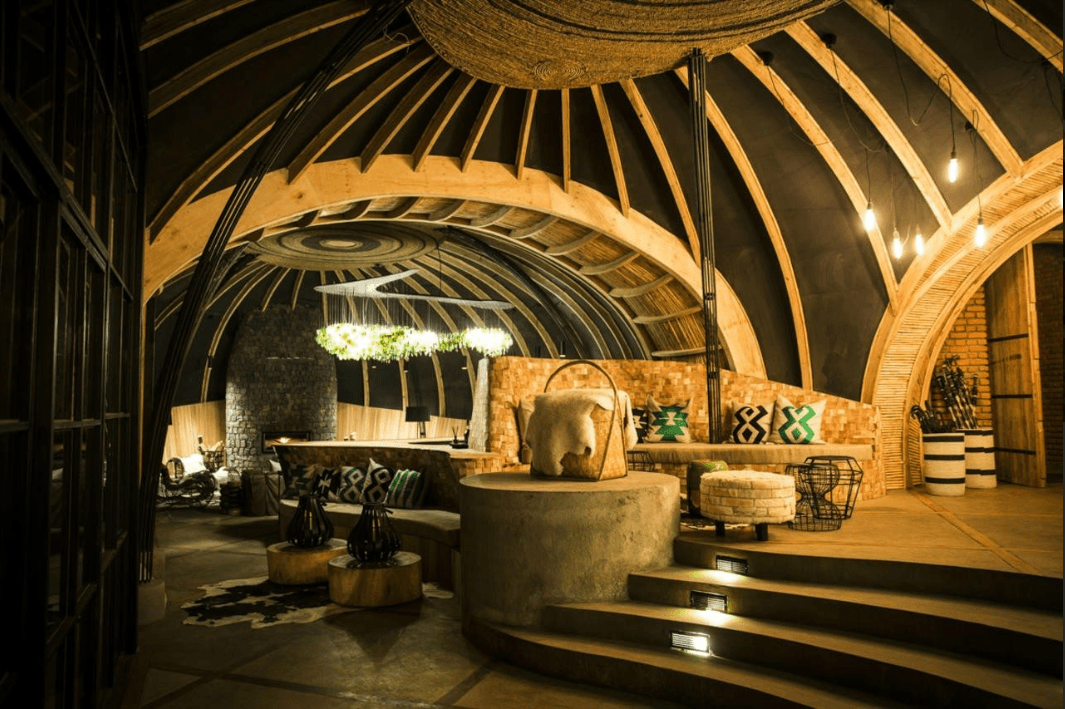 L'un des lodges safari insolites en Afrique que nous préférons : Bisate Lodge. 