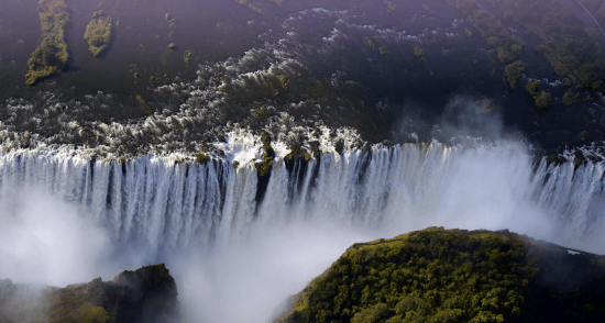 Imagina contemplar las cataratas Victoria desde el cielo. 