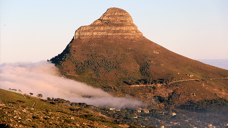 Lion's Head, montanha bem frequentada em noites de lua cheia, nasceres e pôres do sol. Uma das trilhas épicas na África do Sul.