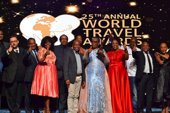 Vencedores do World Travel Awards da África e do Oceano Índico reúnem-se para foto no palco principal