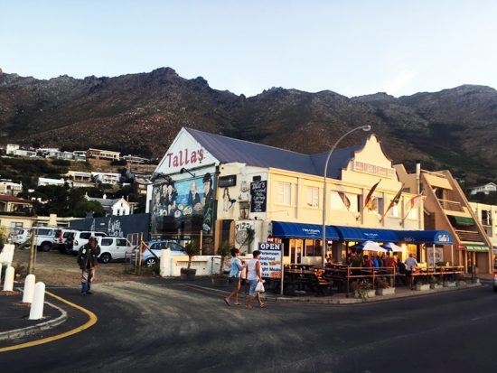 Gordon's Bay y su esencia de pueblo pescador. 