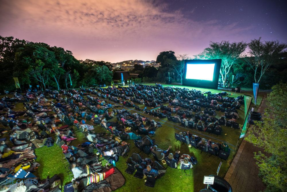 Película, palomitas y un entorno espectacular para celebrar San Valentín. 