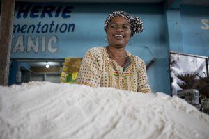 Afrique de l'Ouest | Femme au marché de Brazzaville