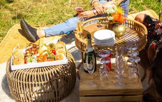 Explore Sideways organisiert ein Bali-Picknick auf dem Signal Hill