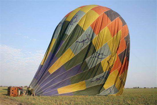Heißluftballoon in Sambia wird vorbereitet