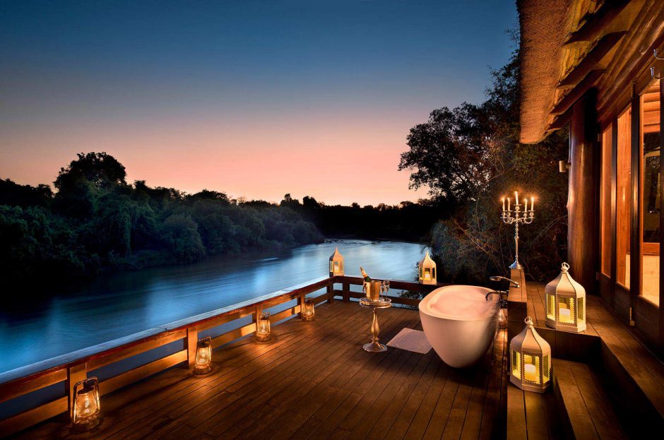 Banho no deck ao ar livre no Royal Chundu Lodge na Zâmbia - Victoria Falls: qual é o melhor lado?