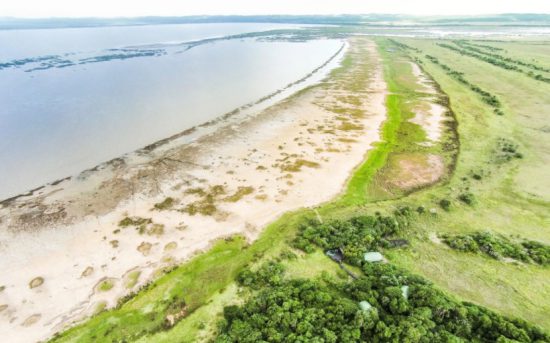 Die Makakatana Bay Lodge am Strand vom iSimagaliso Wetland Park
