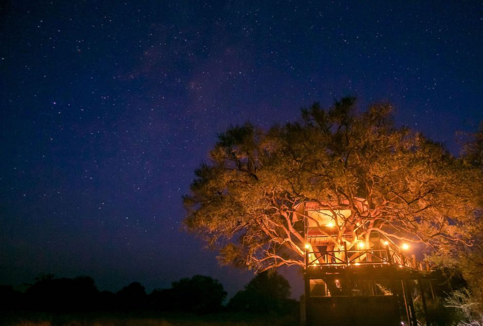 Pasar la noche en un escondite rodeado de naturaleza