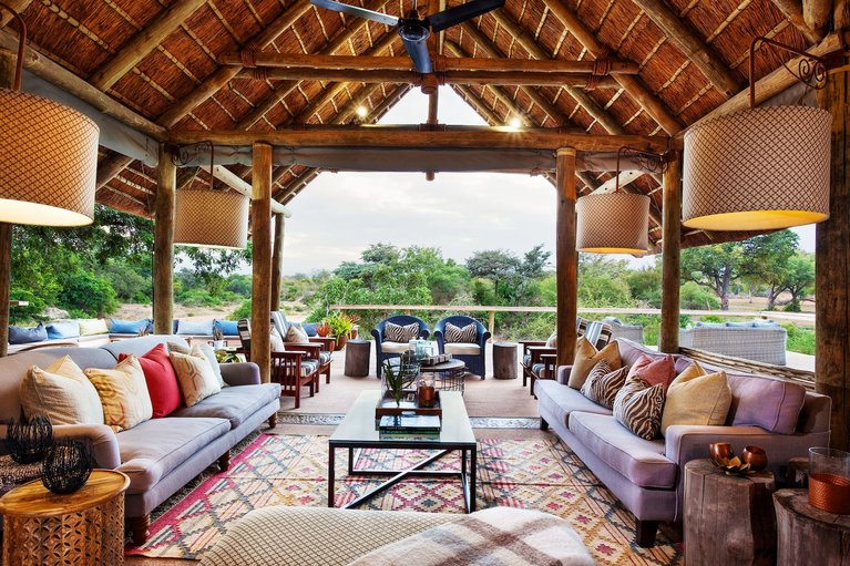 The main lounge area at Thornybush Game Lodge