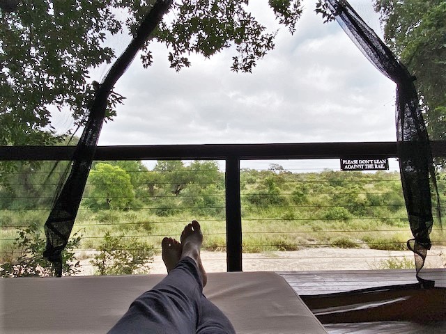 Relaxen im Busch - jede Suite der Jock Safari Lodge hat eine private Sala