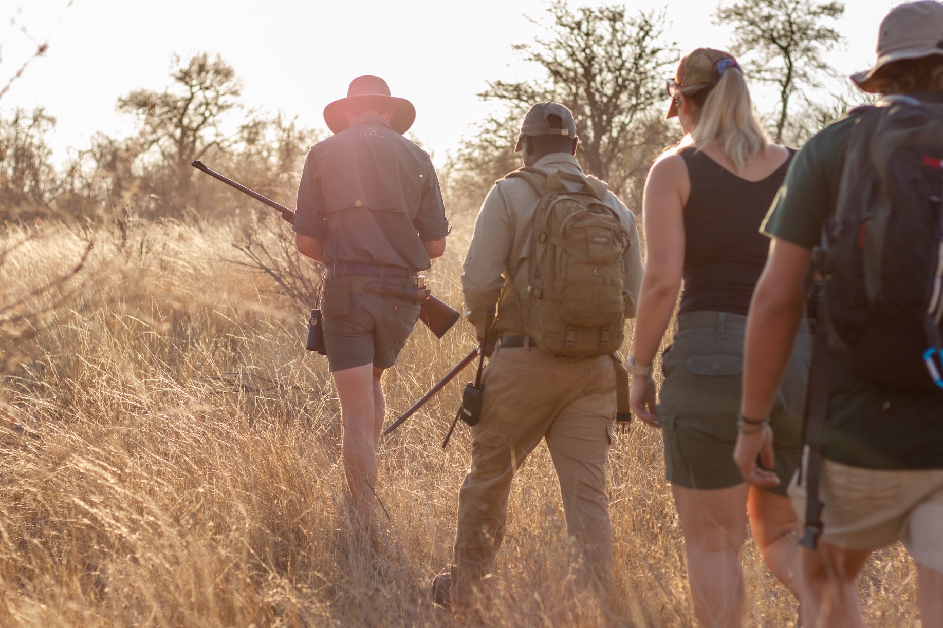 Auf einer Buschwanderung - eine der schönsten Safari-Aktivitäten im Krüger Nationalpark