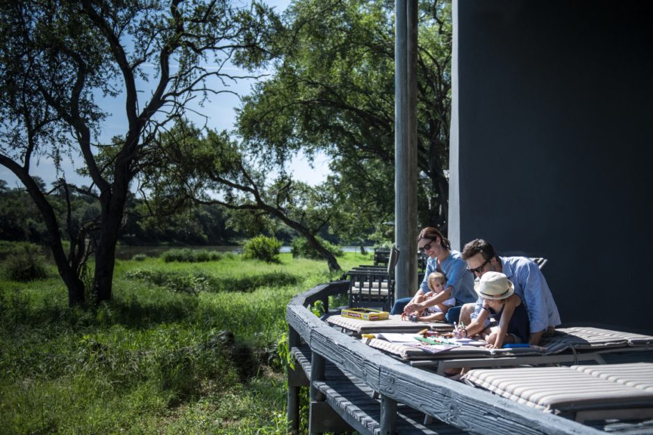 Familie mit Kindern in der Simbavati River Lodge, eine Familienlodge im Timbavati Game Reserve