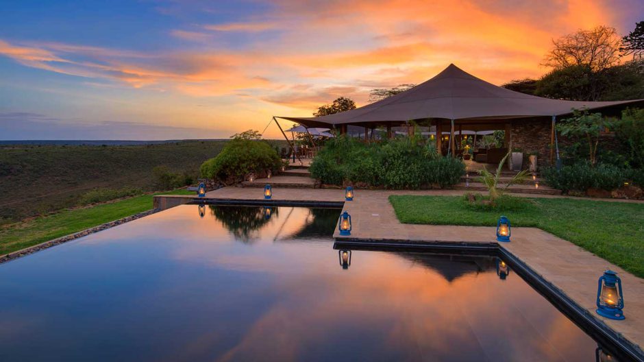 La piscina de borde infinito del Loisaba Tented Camp tiene vistas al Maasai Mara que se encuentra debajo