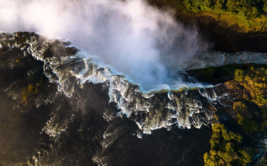 La increíble vista de las Cataratas Victoria desde un helicóptero