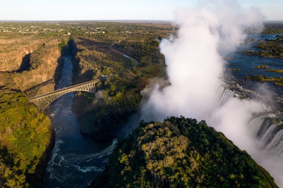 Um voo de helicóptero é a melhor maneira de apreciar as Cataratas