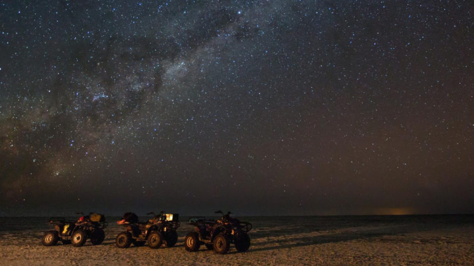 Noche estrellada en los salares de Makgadikgadi