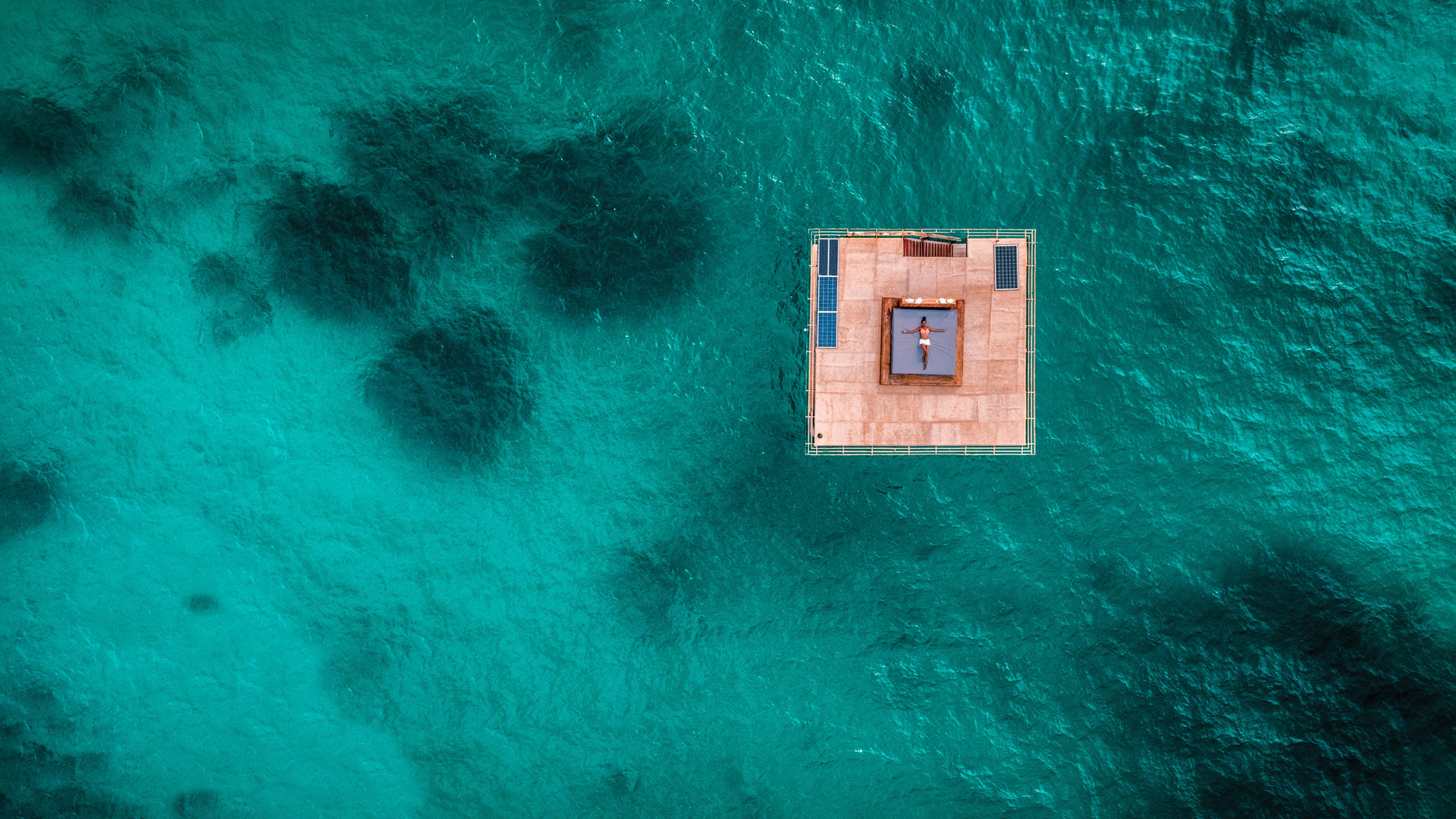 the-underwater-room-manta-resort-overhead