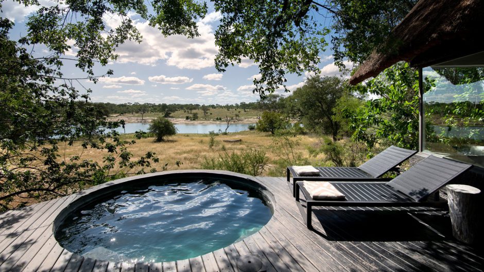 Chitwa Chitwa Game Lodge - Zimmer mit Erfrischungspool und Blick auf den See