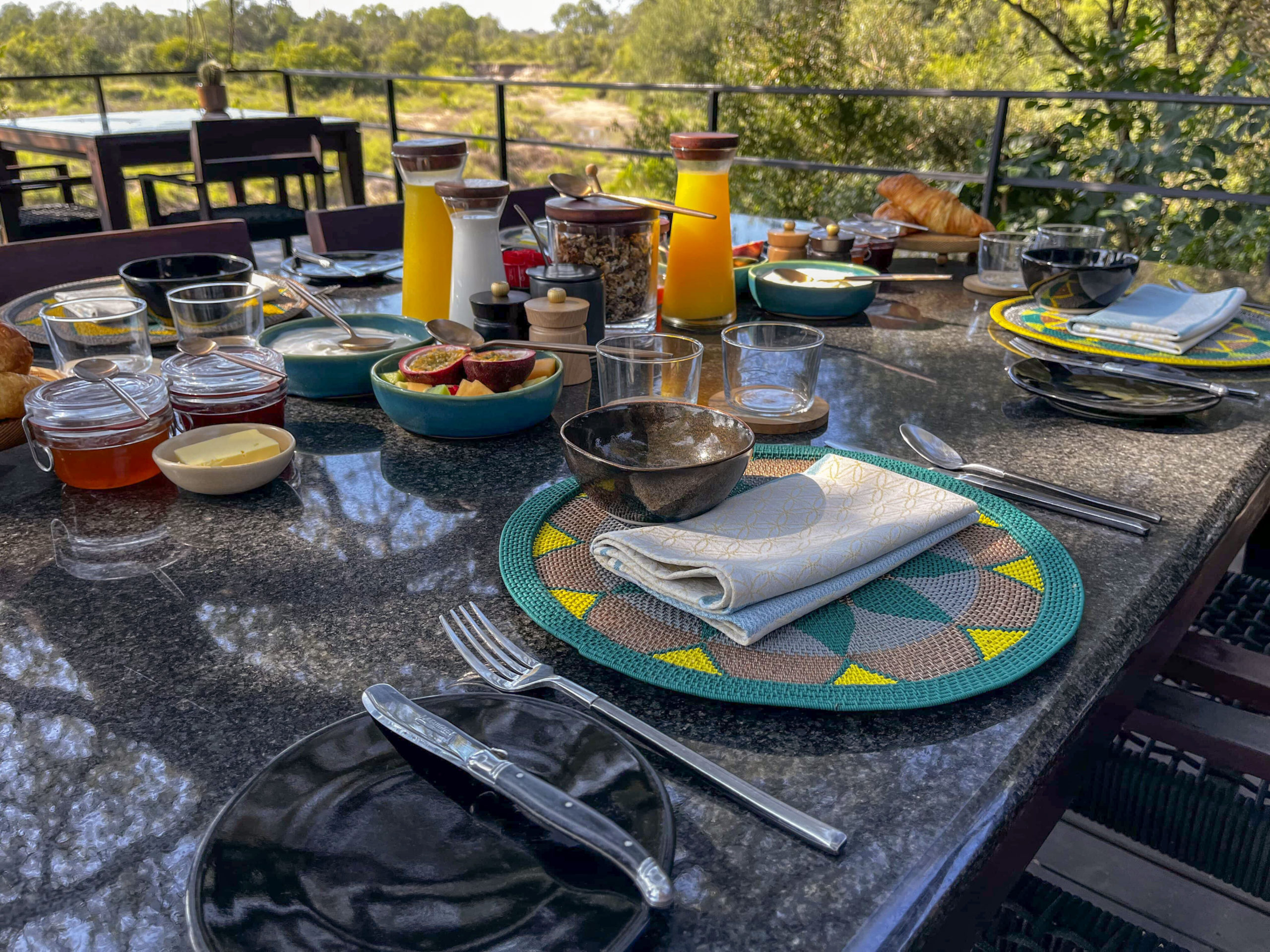 Petit-déjeuner avec vue sur la nature, photo : Savannah St Claire