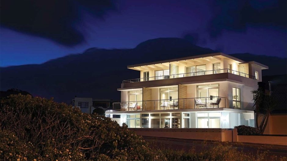 Top hotels for whale watching in South Africa: Seafront hotel in Hermanus