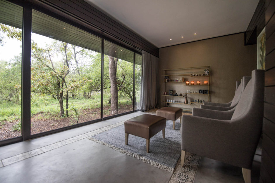 Floor to ceiling windows in the Silvan Safari Ansellia Spa