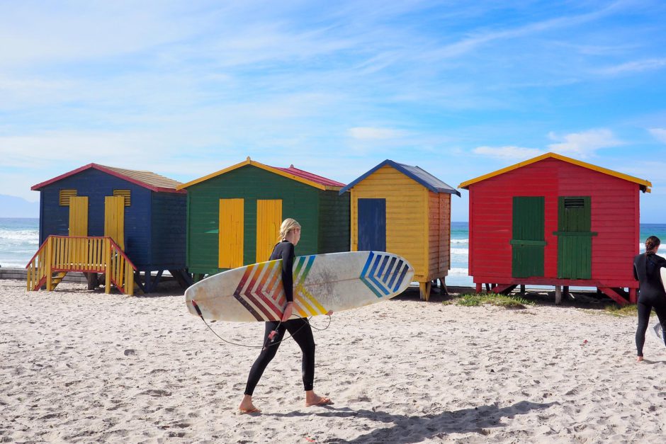 As icônicas casas coloridas de praia em Muizenberg