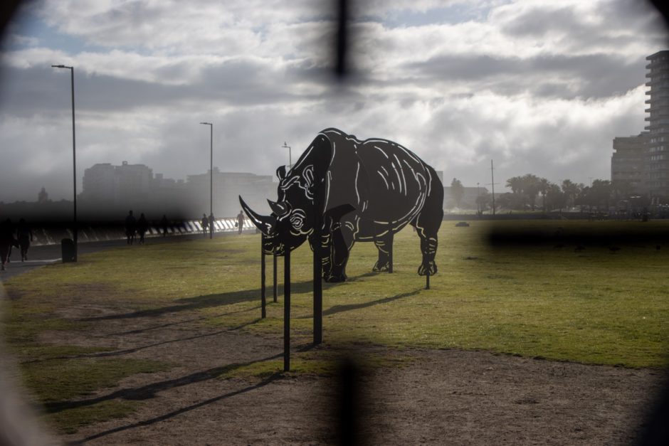 Kunstinstallation an der Sea Point Promenade in Kapstadt