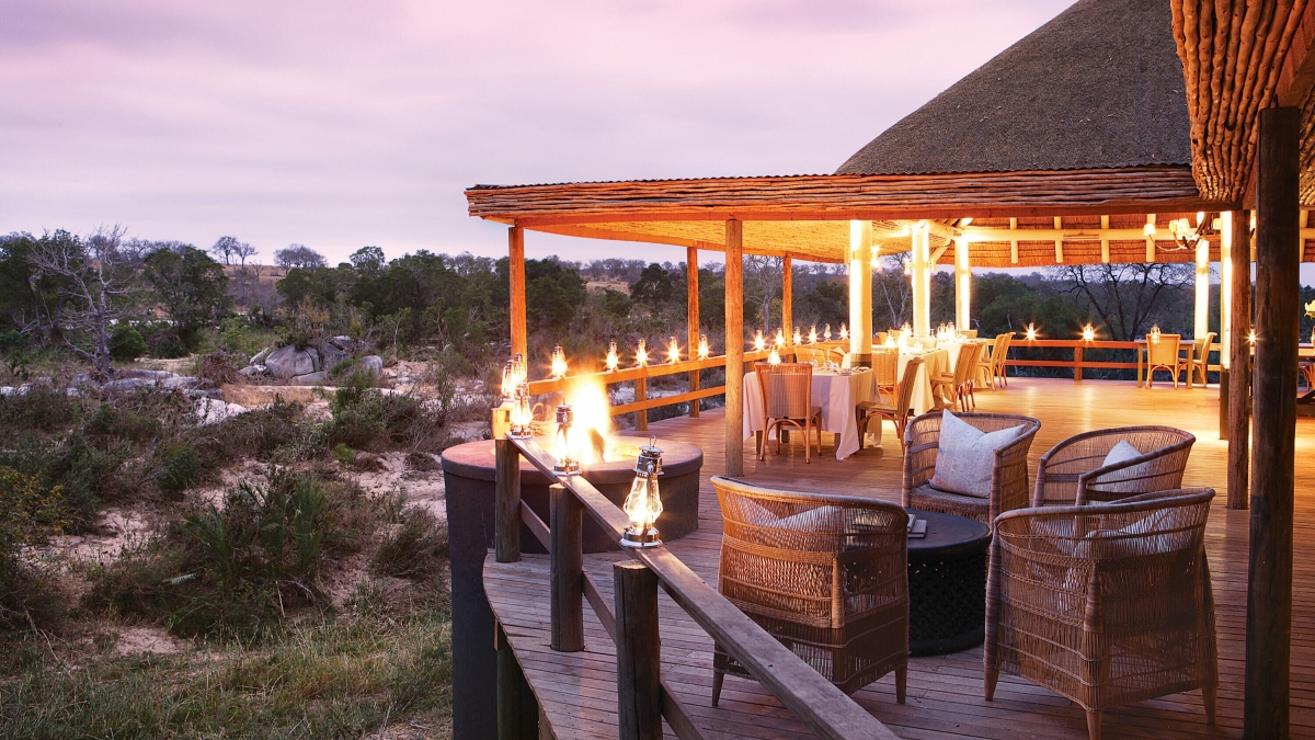 Londolozi Founders Camp lit up by lanterns