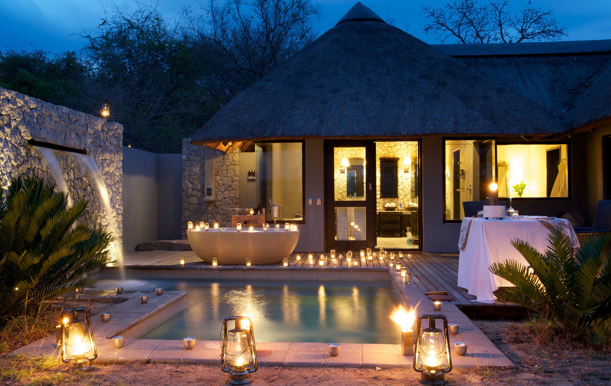 Londolozi Private Granity Suites pool and outdoor bath